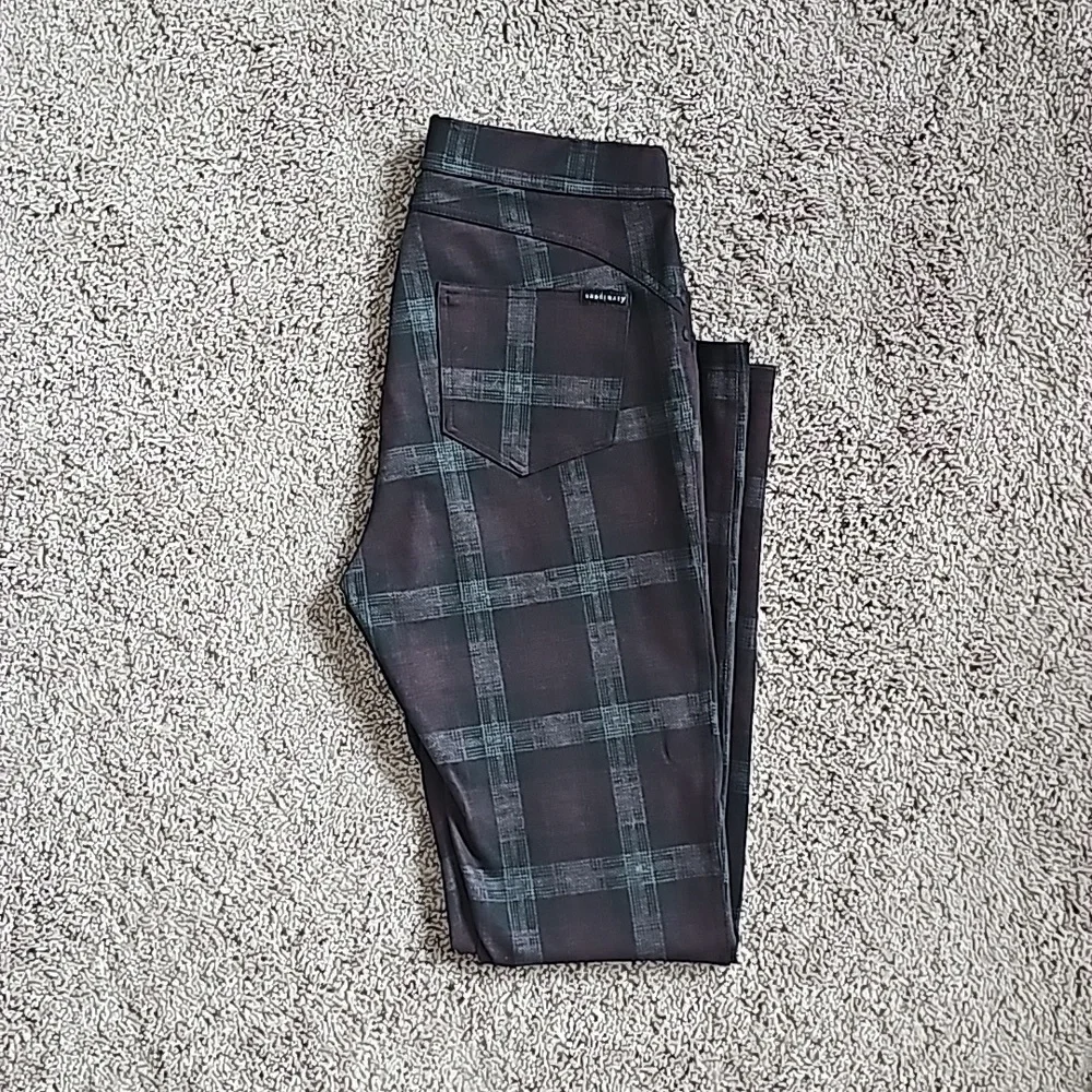 Sanctuary Plaid Pant - Picture 3 of 11